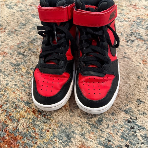 Nike Black and Gray Athletic Shoes - Picture 3 of 7